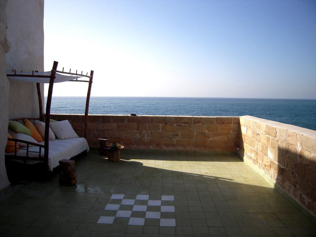 Four Hearts - Acre'S Sea Side Suite Exterior foto